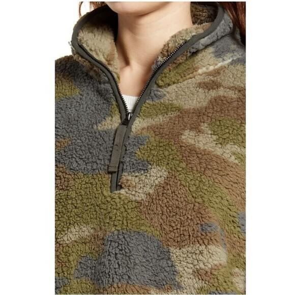 THREAD & SUPPLY NEW $79 Wubby Fleece Cozy Pullover in‎ Camo Allover XS - Picture 4 of 5